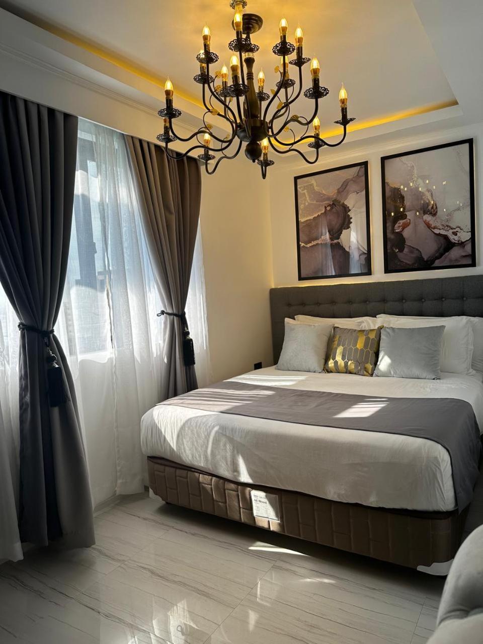 Makati Isabela Luxury Manila Exterior foto